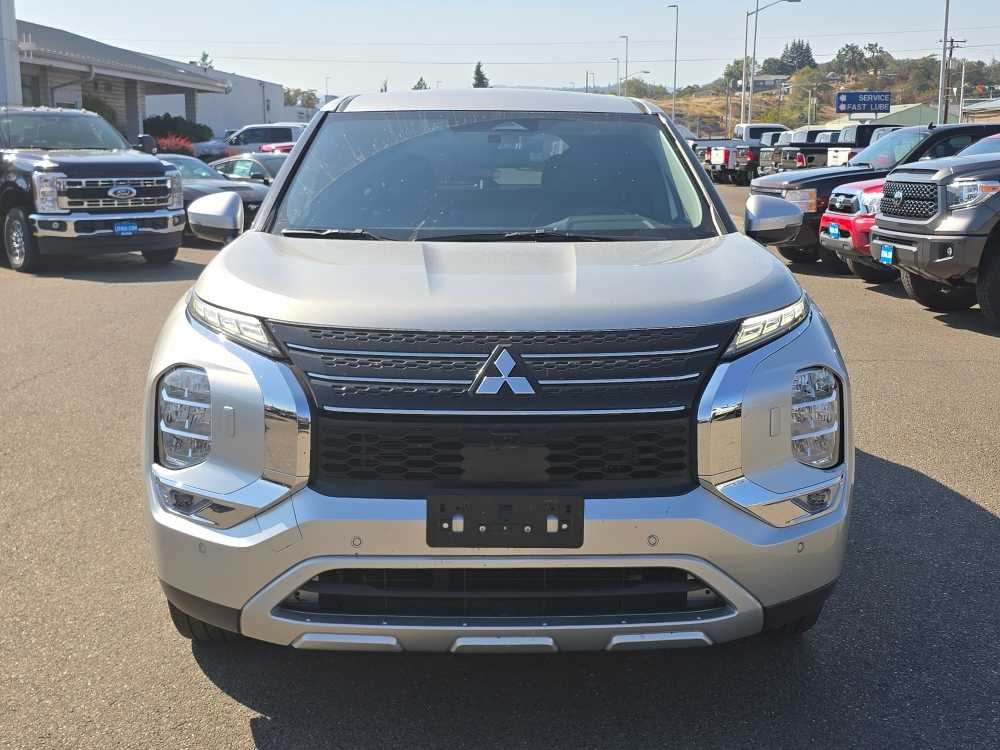 Thumbnail: 2024 Mitsubishi Outlander - 4