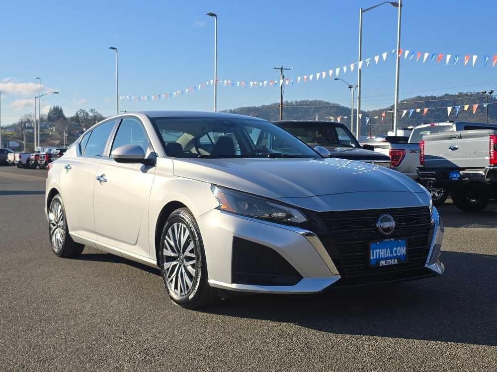 Thumbnail: 2023 Nissan Altima - 7