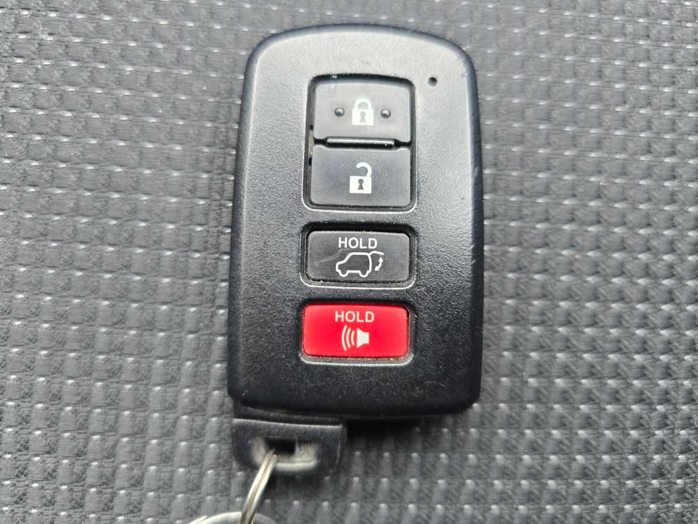 Thumbnail: 2018 Toyota RAV4 - 21