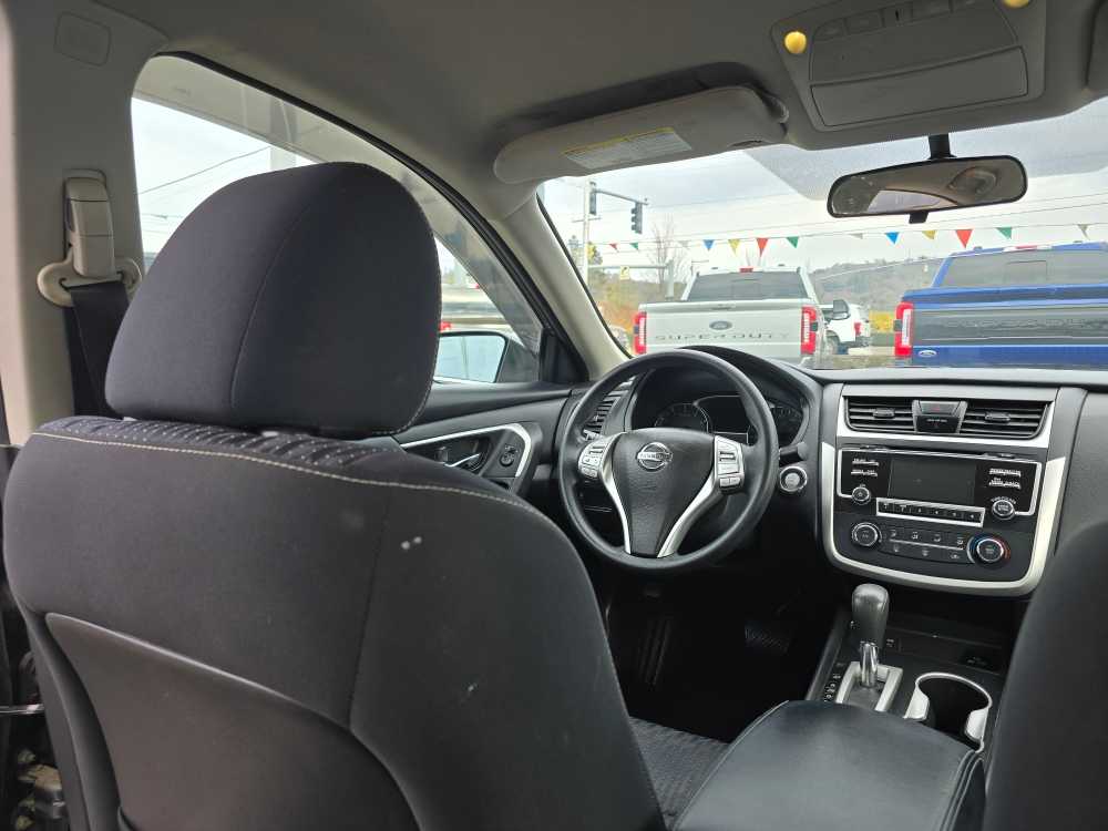 Thumbnail: 2017 Nissan Altima - 10