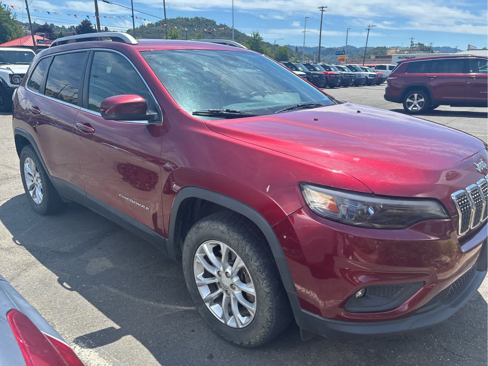 Thumbnail: 2019 Jeep Cherokee - 6