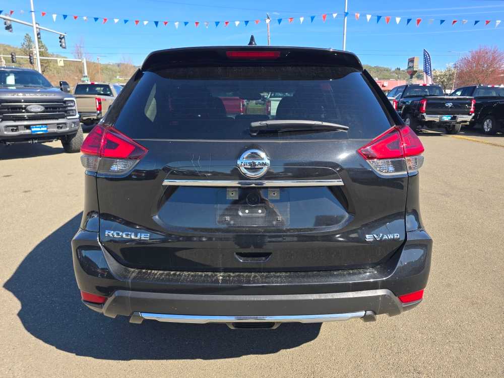 Thumbnail: 2017 Nissan Rogue - 4