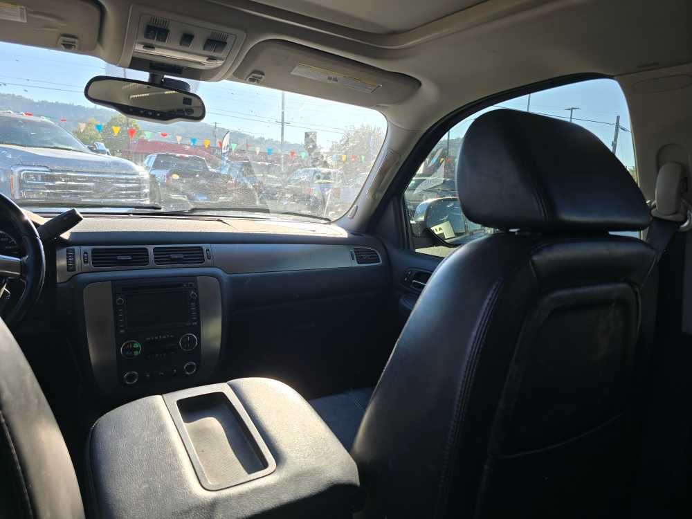 Thumbnail: 2007 Chevrolet Tahoe - 14