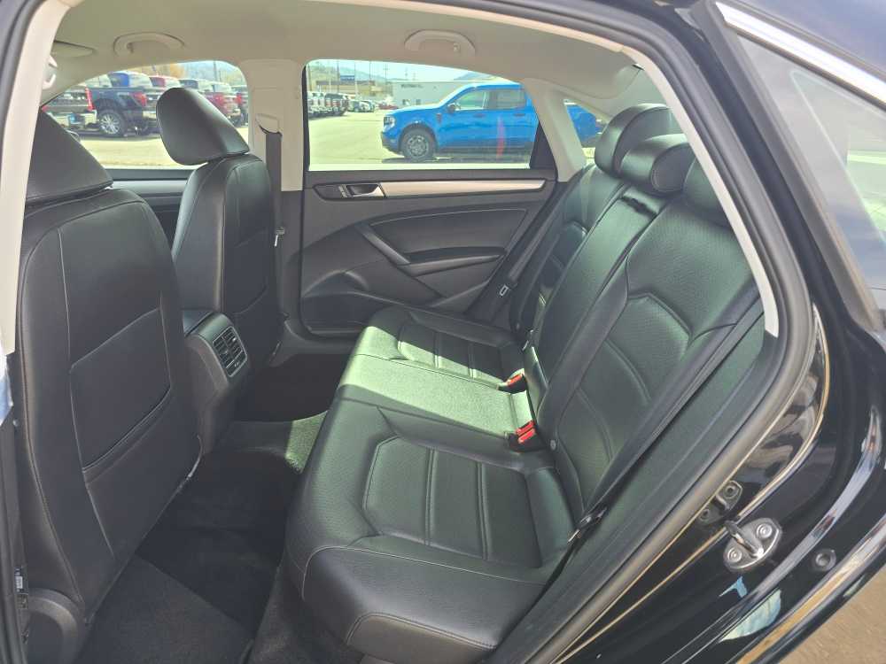 Thumbnail: 2014 Volkswagen Passat - 16