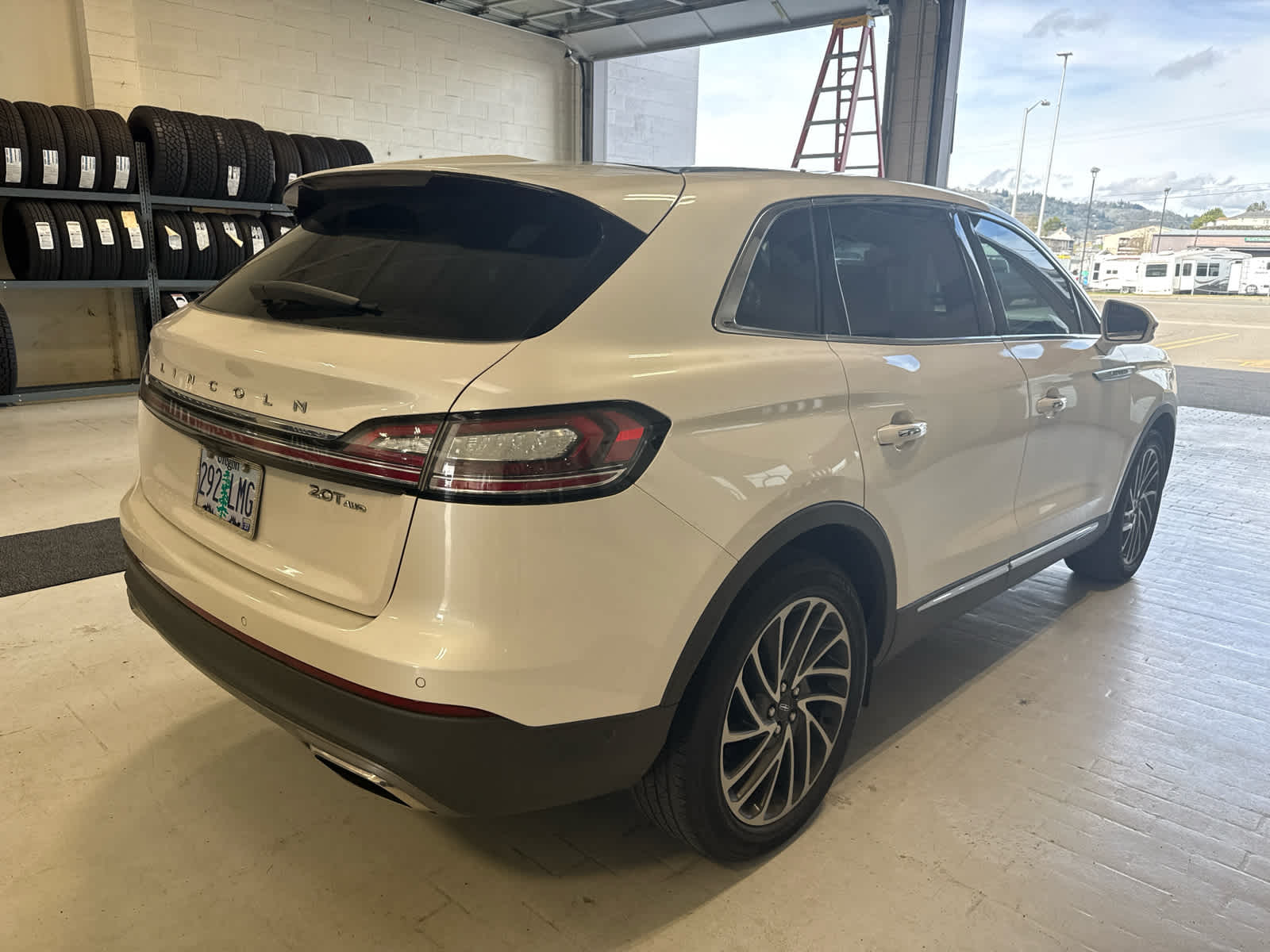Thumbnail: 2019 Lincoln Nautilus - 3