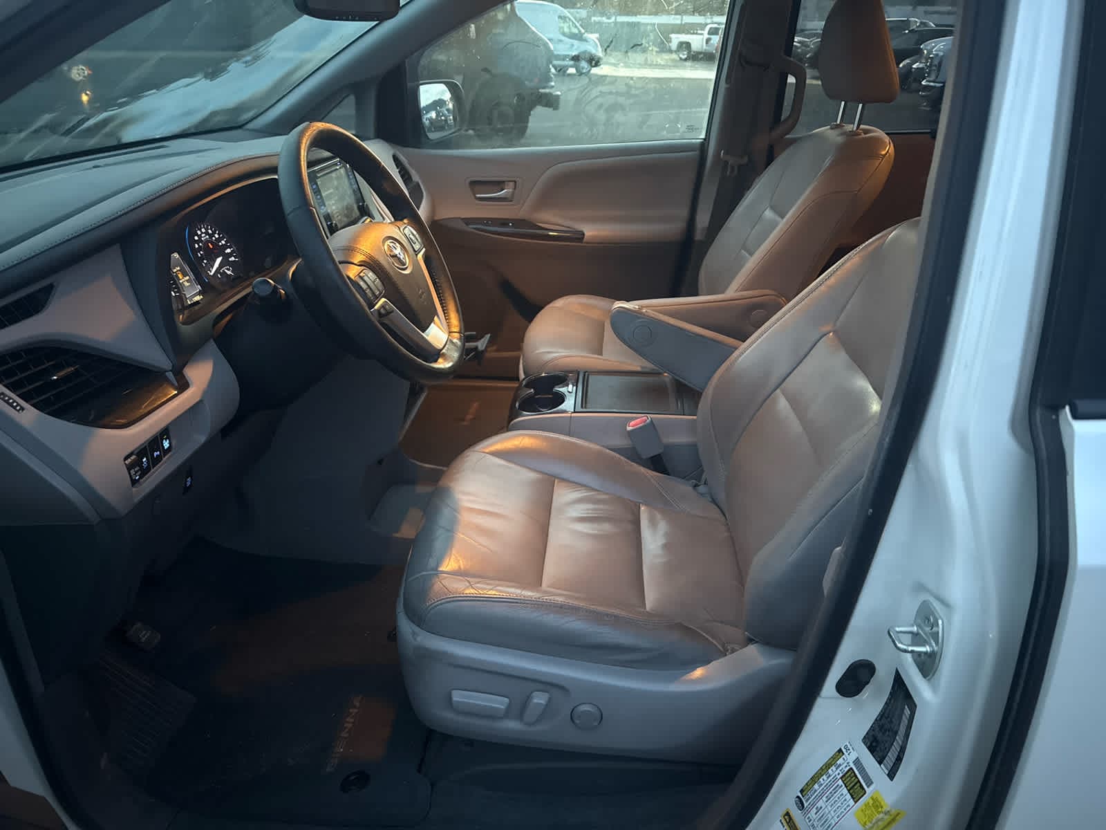 Thumbnail: 2015 Toyota Sienna - 3