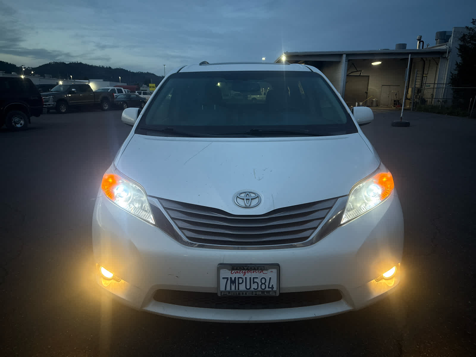 Thumbnail: 2015 Toyota Sienna - 12