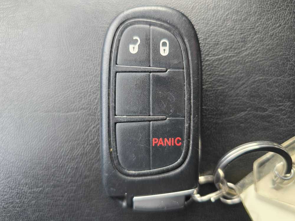 Thumbnail: 2018 Jeep Cherokee - 21