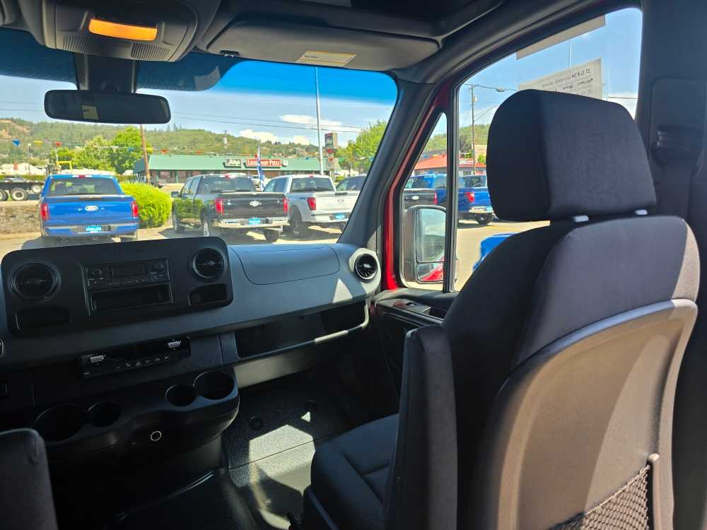 Thumbnail: 2021 Mercedes-Benz Sprinter - 16