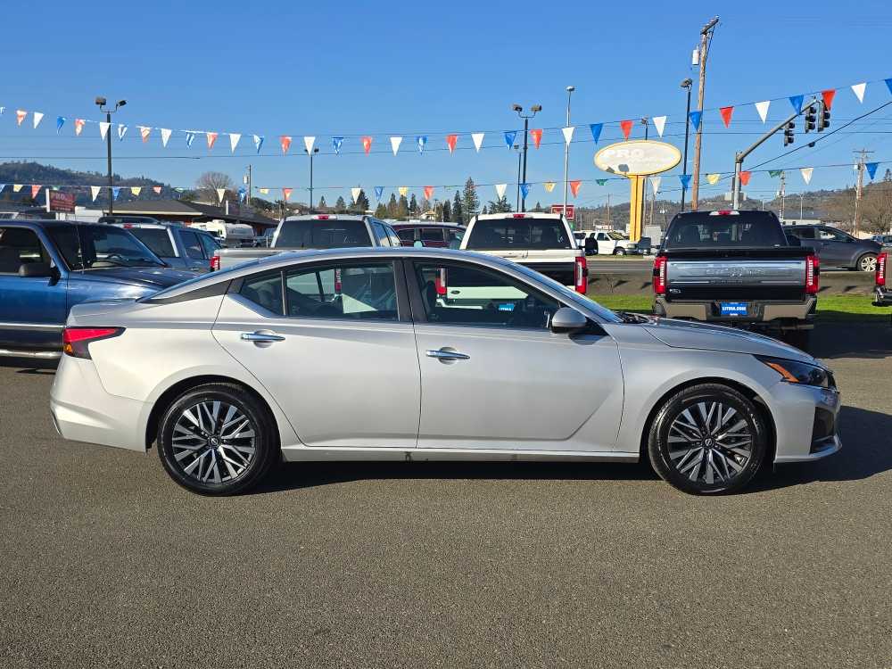 Thumbnail: 2023 Nissan Altima - 6