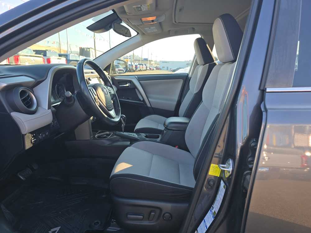 Thumbnail: 2018 Toyota RAV4 - 9