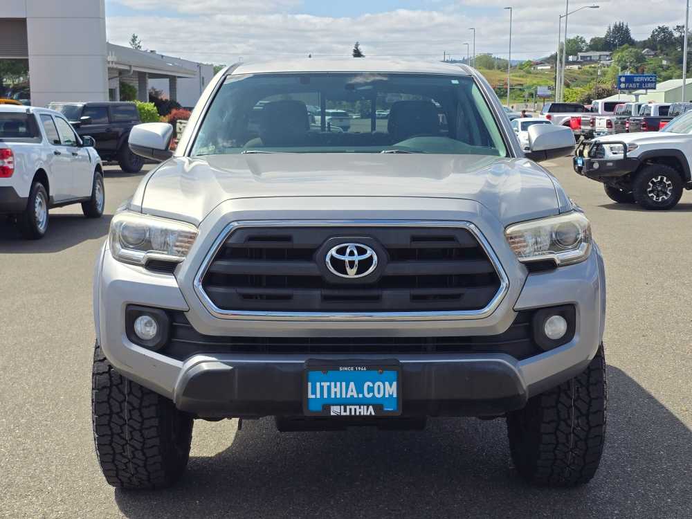Thumbnail: 2017 Toyota Tacoma - 8