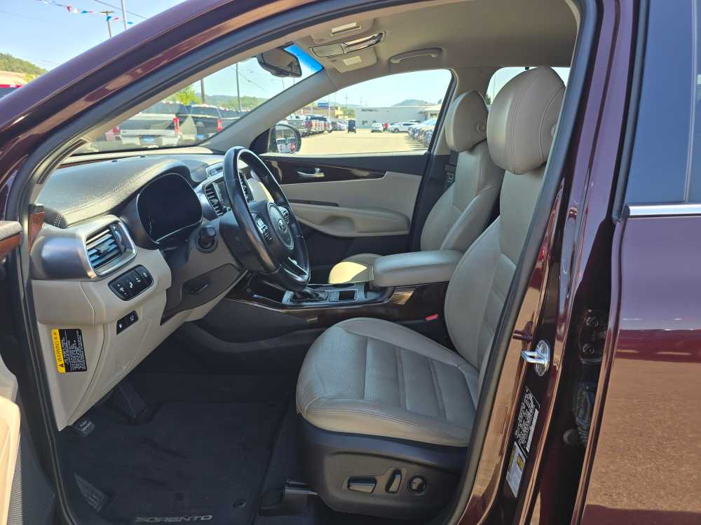 Thumbnail: 2017 Kia Sorento - 9