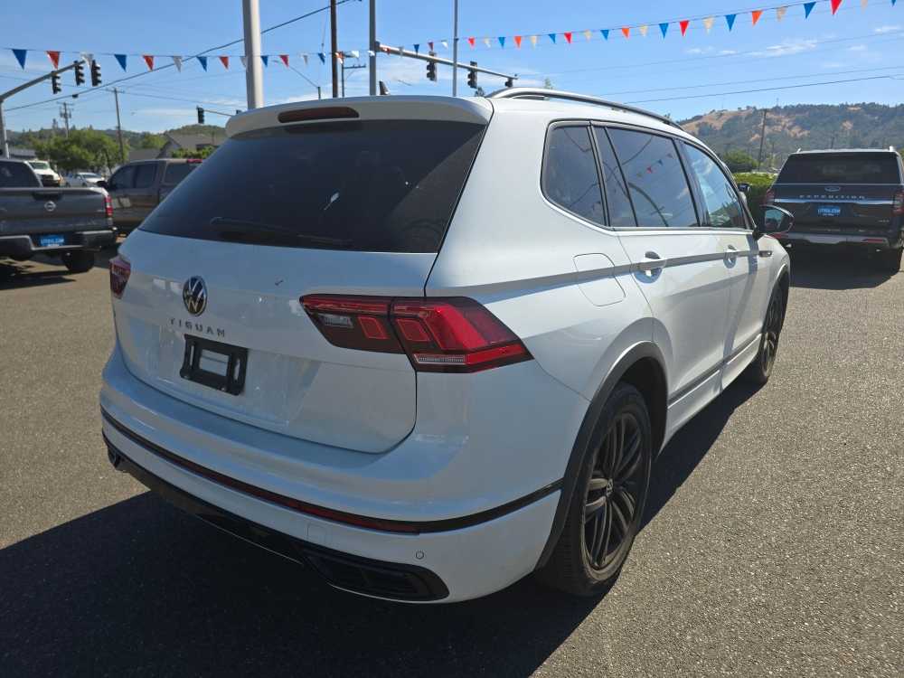 Thumbnail: 2022 Volkswagen Tiguan - 9