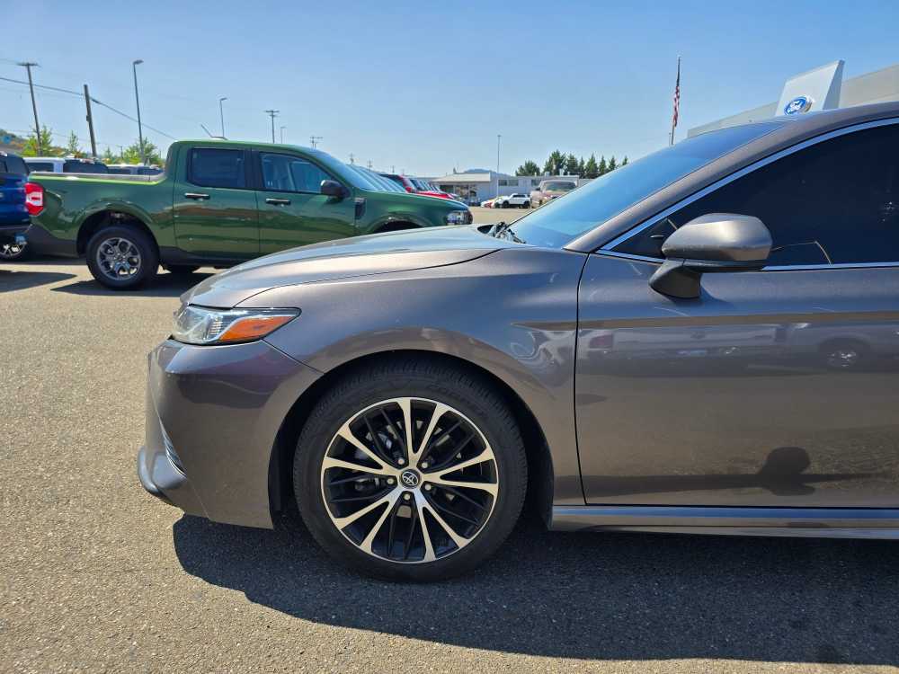 2019 Toyota Camry SE 6