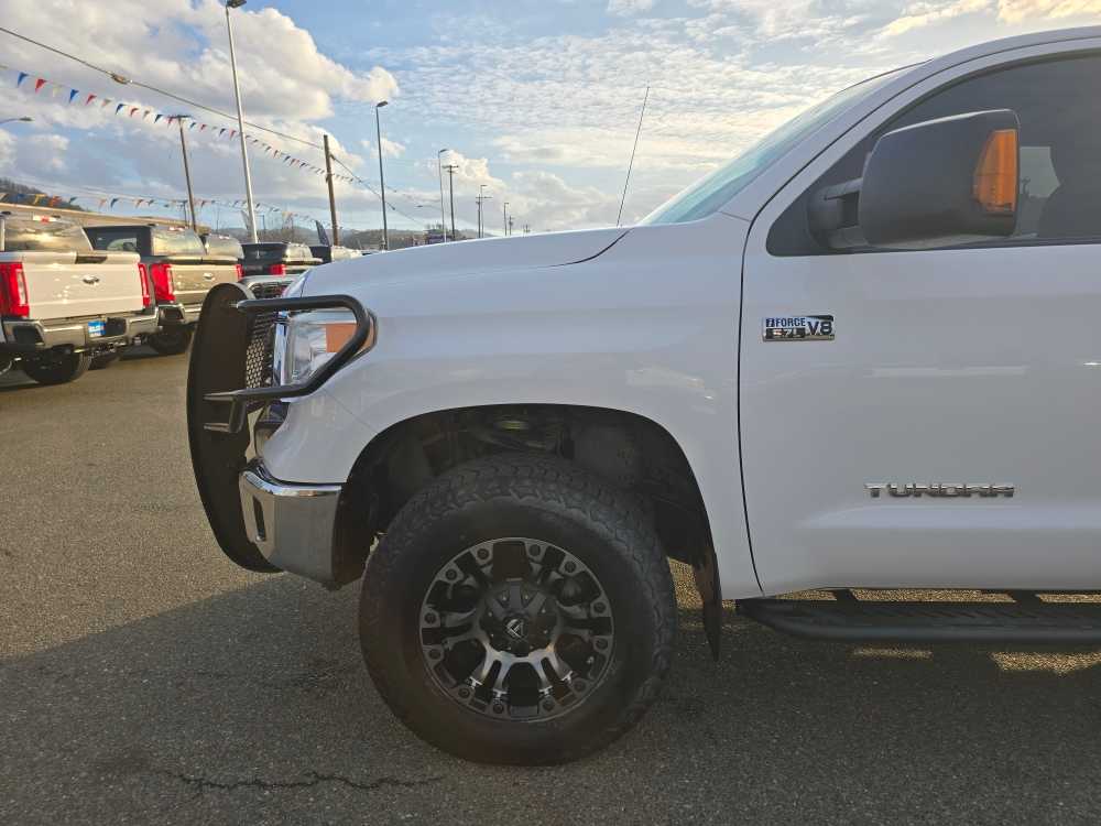 Thumbnail: 2015 Toyota Tundra - 18