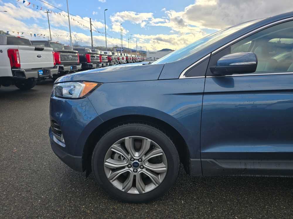 Thumbnail: 2019 Ford Edge - 17