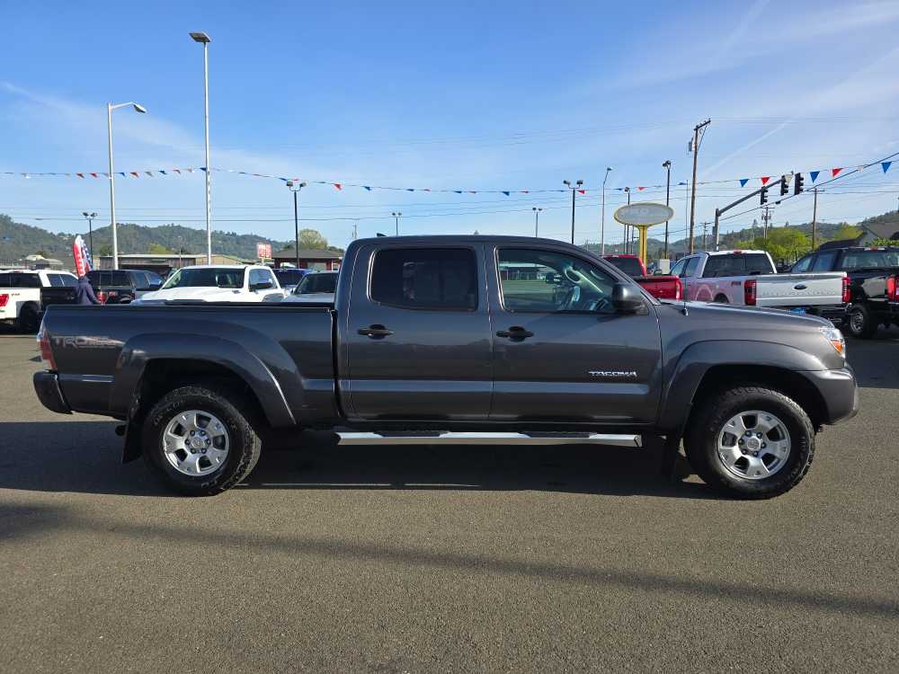 Thumbnail: 2015 Toyota Tacoma - 6