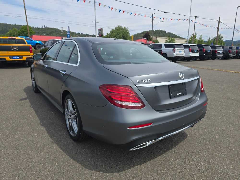 Thumbnail: 2017 Mercedes-Benz E-Class - 16