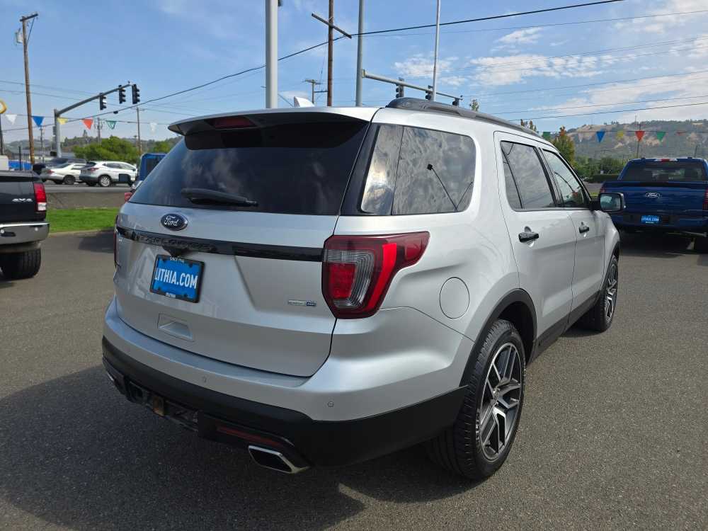 Thumbnail: 2016 Ford Explorer - 5