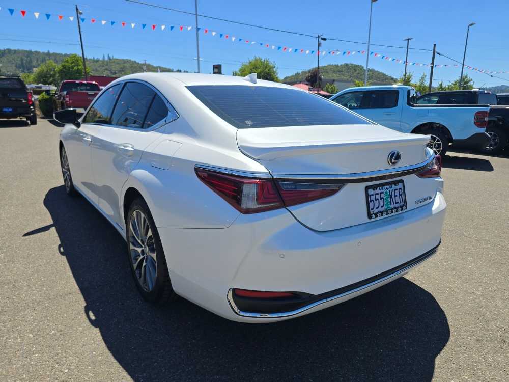 Thumbnail: 2019 Lexus ES - 2