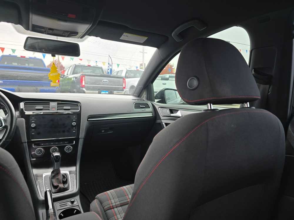 Thumbnail: 2016 Volkswagen Golf - 14