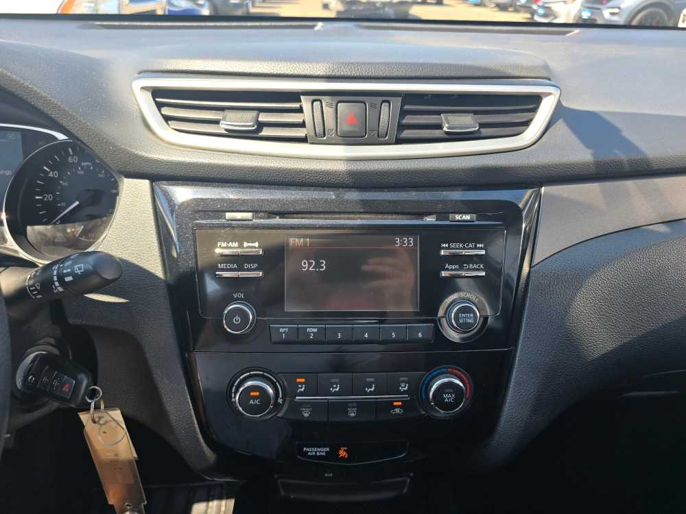 Thumbnail: 2016 Nissan Rogue - 12