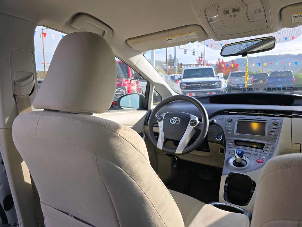 Thumbnail: 2013 Toyota Prius - 10