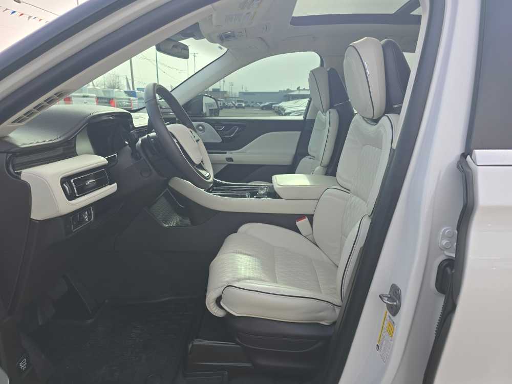 Thumbnail: 2024 Lincoln Aviator - 9