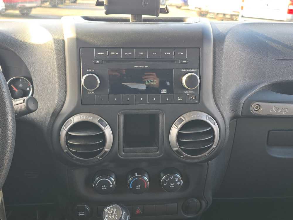 Thumbnail: 2011 Jeep Wrangler - 12