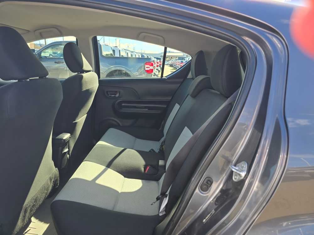 Thumbnail: 2017 Toyota Prius c - 17