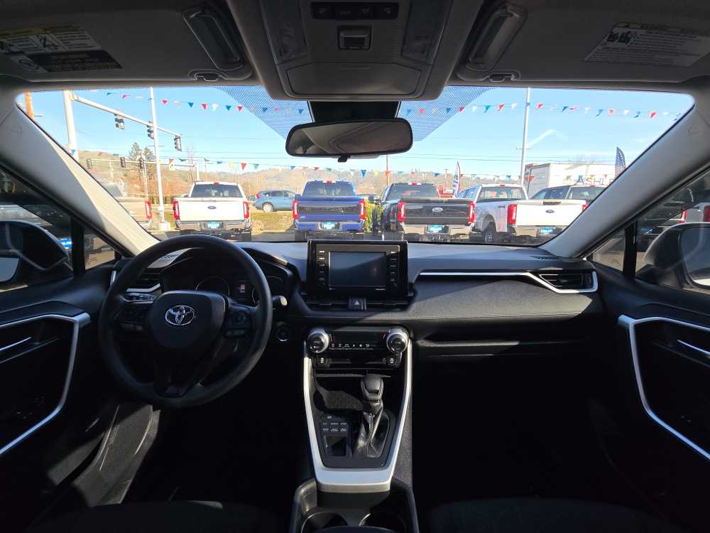 Thumbnail: 2021 Toyota RAV4 - 15