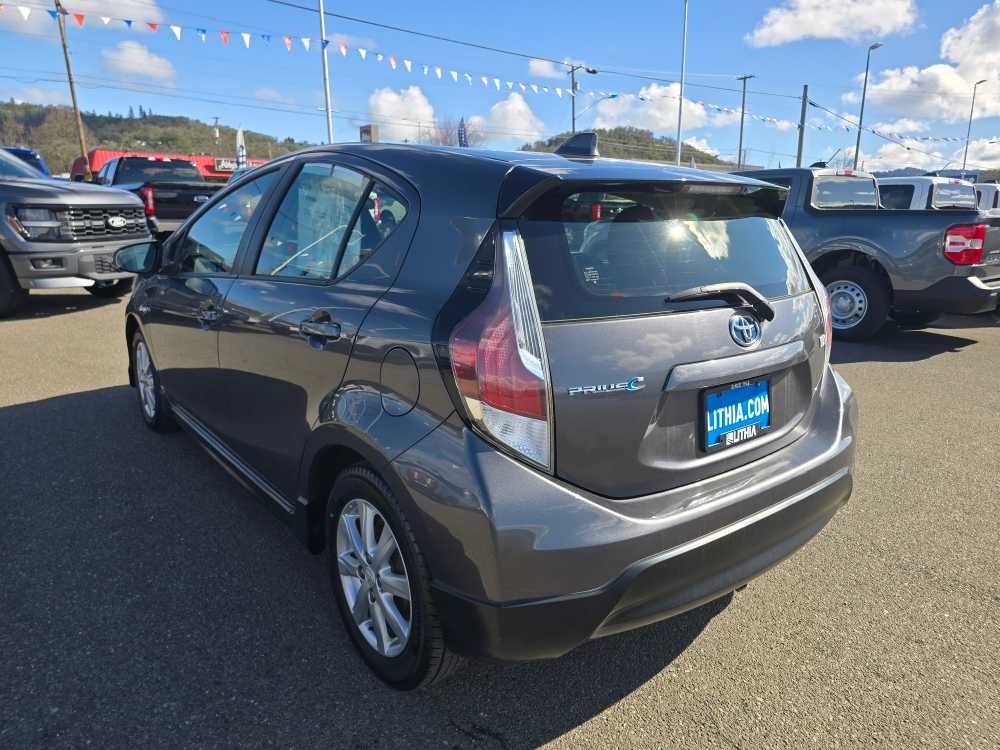 Thumbnail: 2017 Toyota Prius c - 3