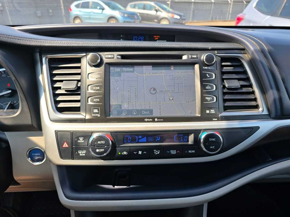 Thumbnail: 2015 Toyota Highlander - 12