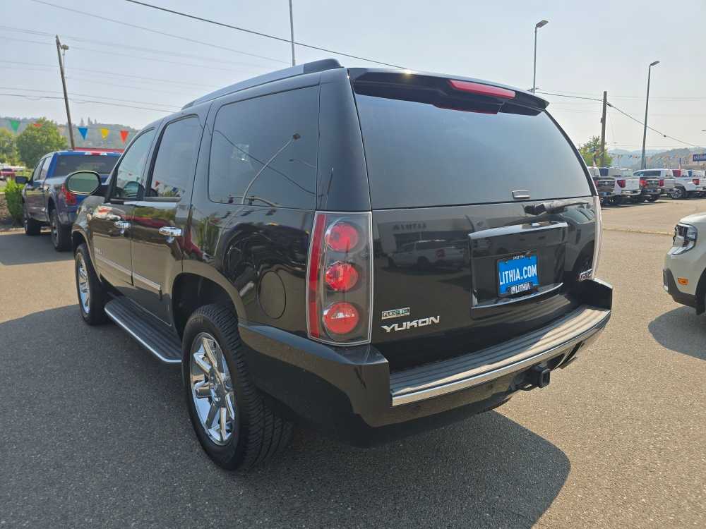 Thumbnail: 2011 GMC Yukon - 3