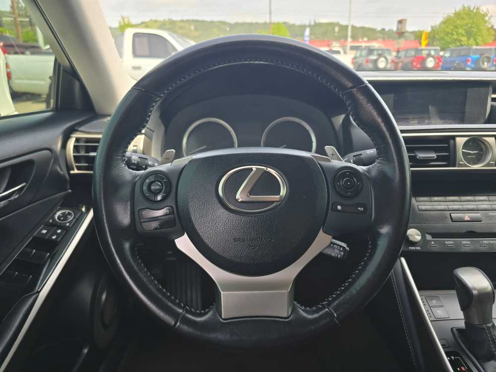 Thumbnail: 2015 Lexus IS - 11