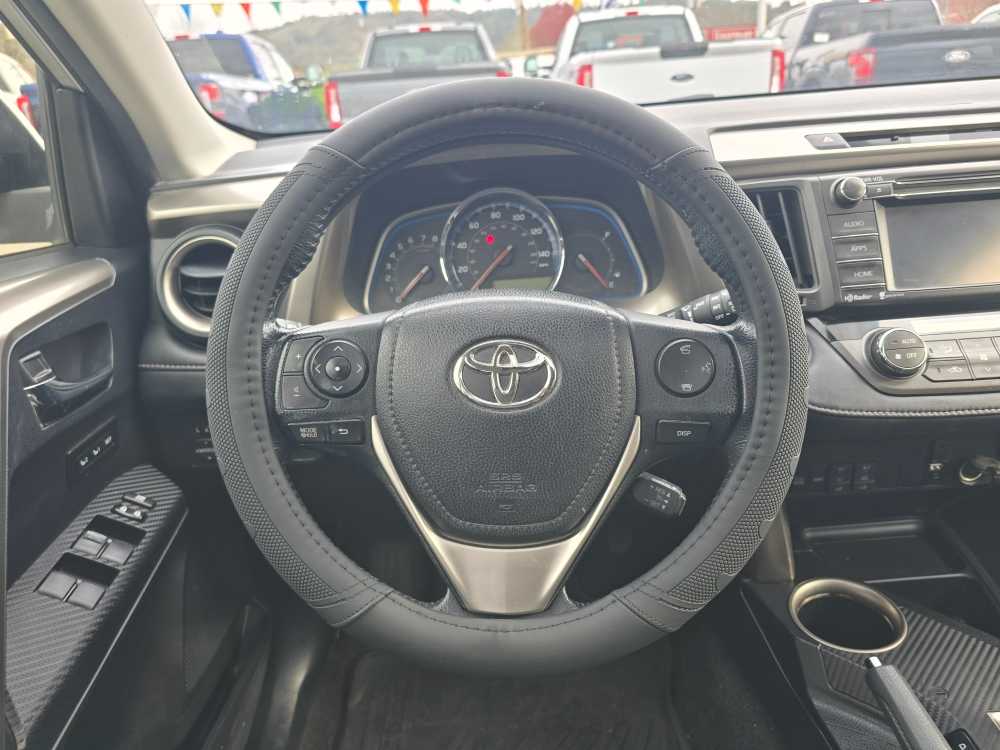 Thumbnail: 2015 Toyota RAV4 - 11