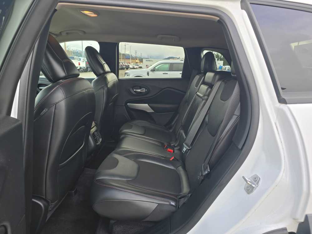 Thumbnail: 2018 Jeep Cherokee - 16