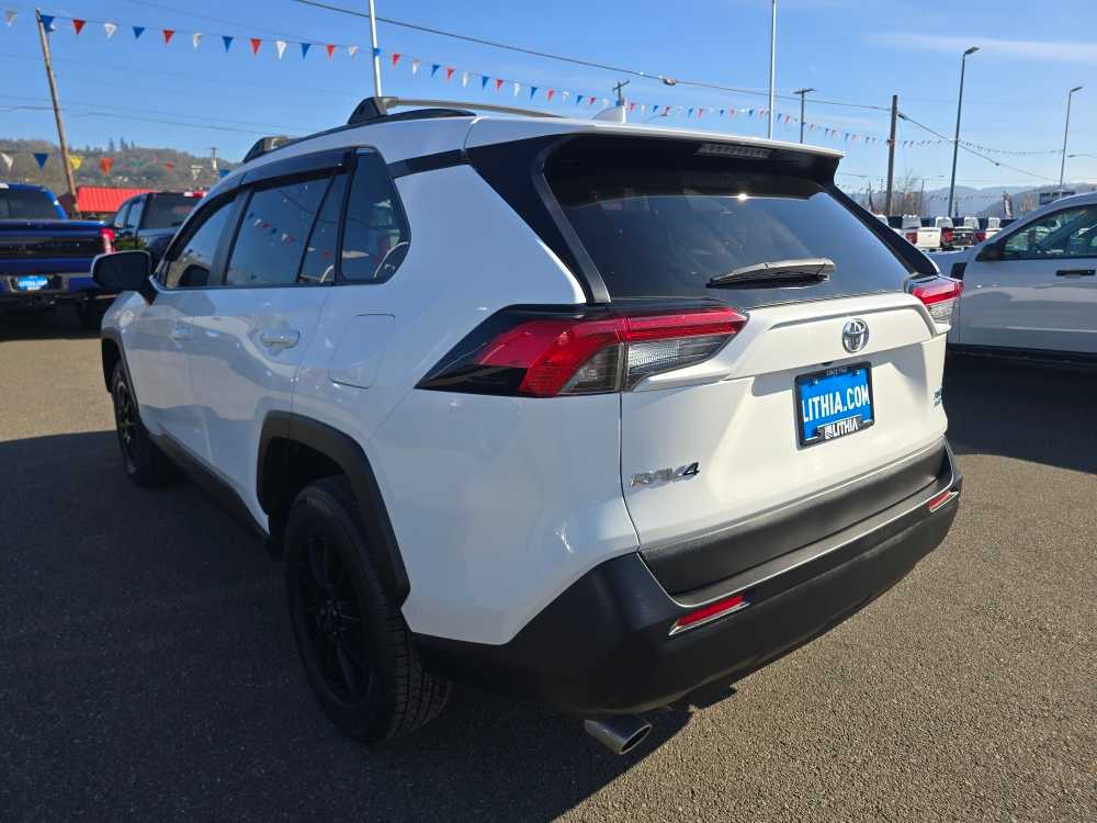 Thumbnail: 2021 Toyota RAV4 - 3