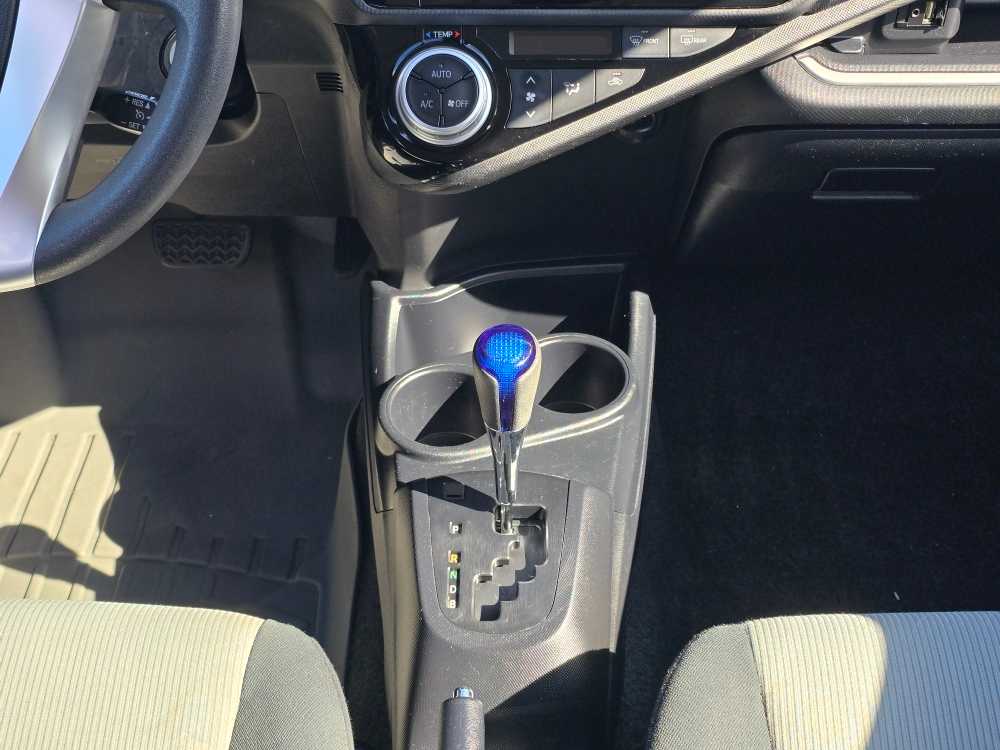 Thumbnail: 2017 Toyota Prius c - 14