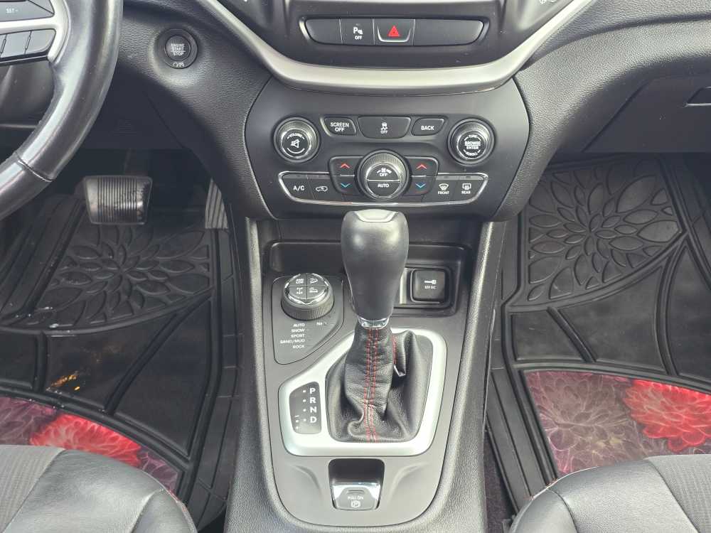 Thumbnail: 2018 Jeep Cherokee - 13