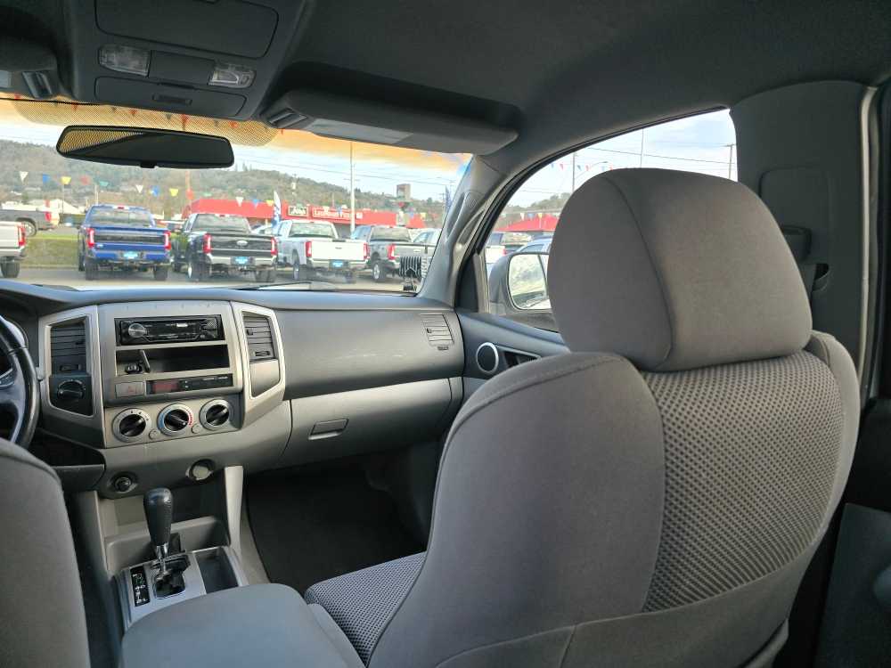 Thumbnail: 2005 Toyota Tacoma - 14