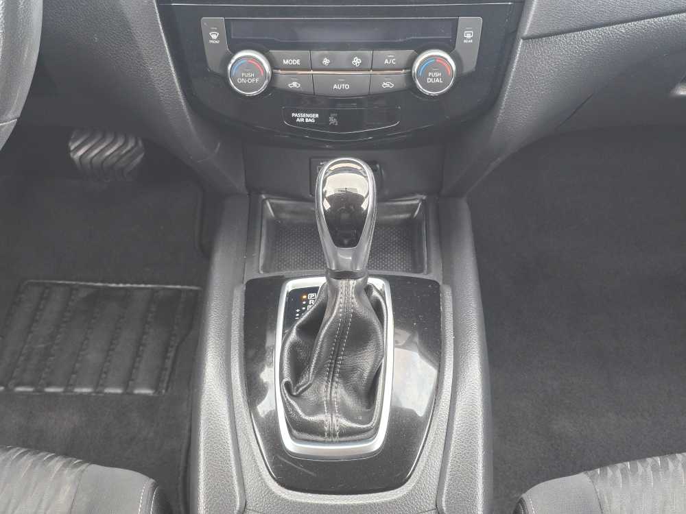 Thumbnail: 2017 Nissan Rogue - 13