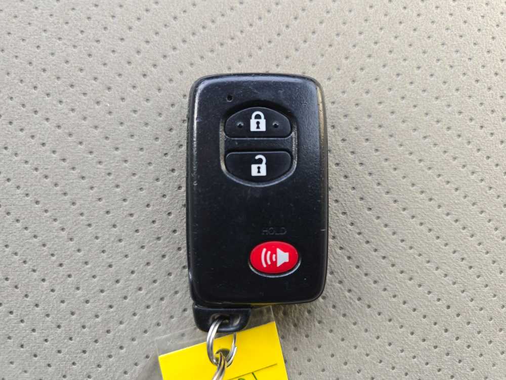 Thumbnail: 2013 Toyota Prius - 21