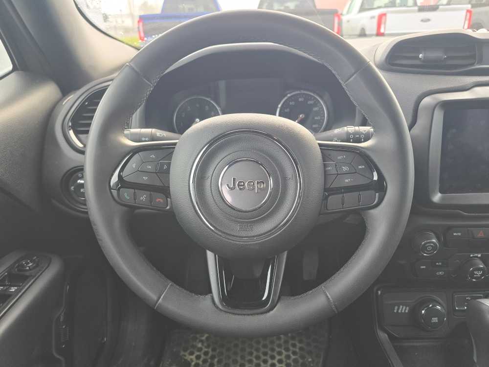 Thumbnail: 2022 Jeep Renegade - 11