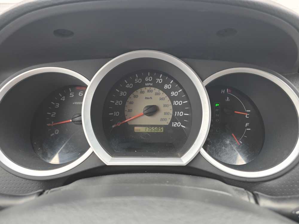 Thumbnail: 2006 Toyota Tacoma - 21