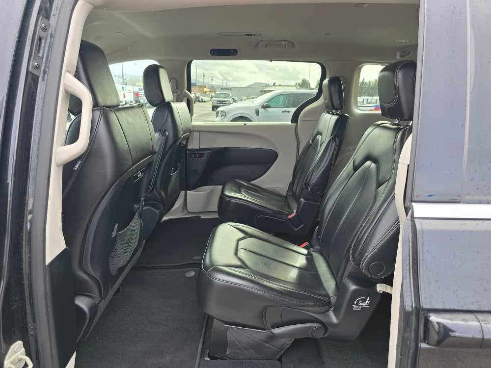 Thumbnail: 2023 Chrysler Pacifica - 16