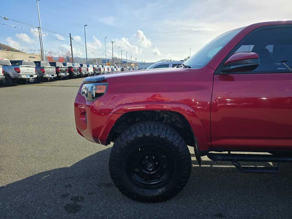 Thumbnail: 2018 Toyota 4Runner - 19