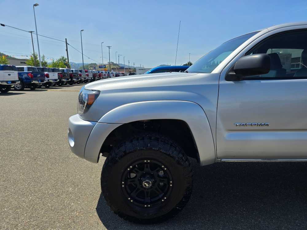 Thumbnail: 2005 Toyota Tacoma - 18