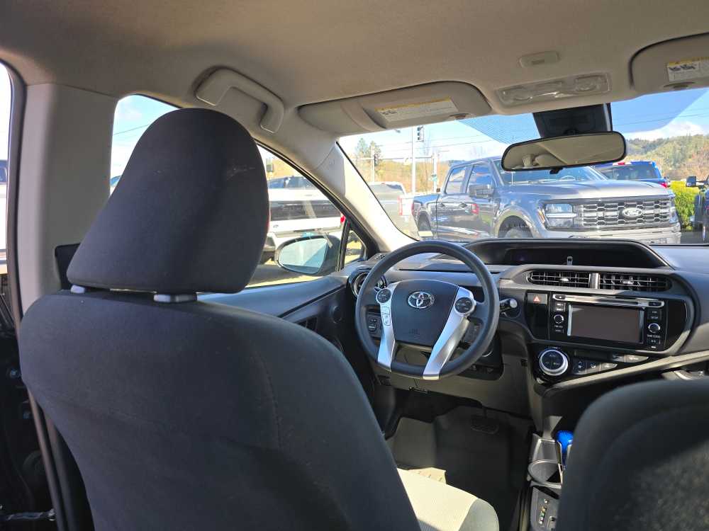 Thumbnail: 2017 Toyota Prius c - 11